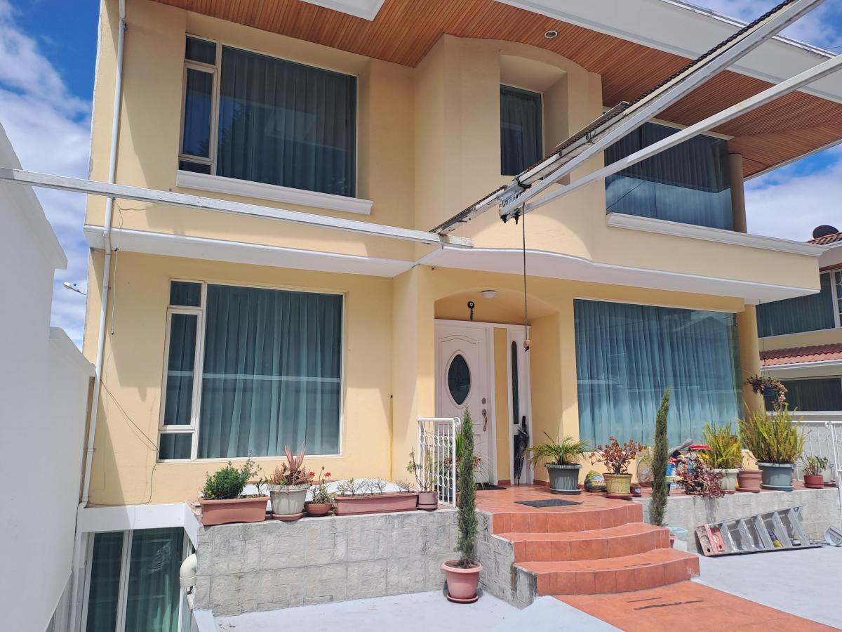Casa en venta Quito norte - Sector SEK